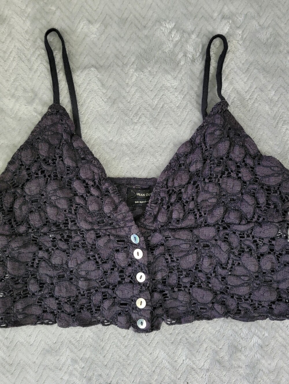 Urban Outfitters Dark Gray Floral Lace V-Neck Button Front Cropped Camisole Med